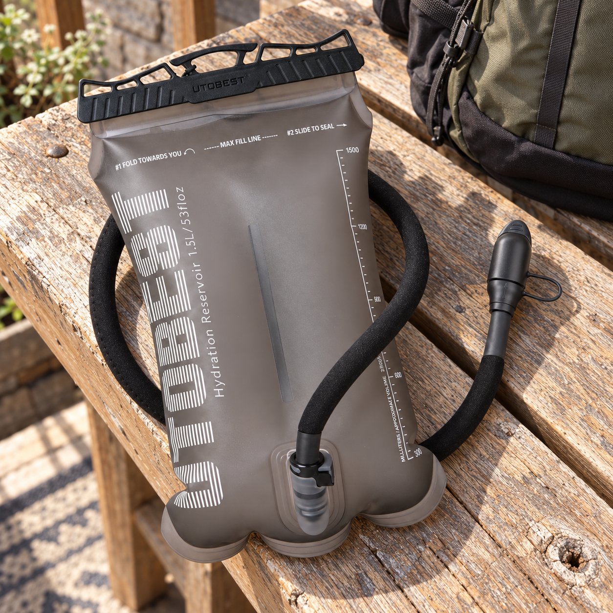 UTOBEST grey 1.5 L reservoir on a wooden bench beside a separate daypack